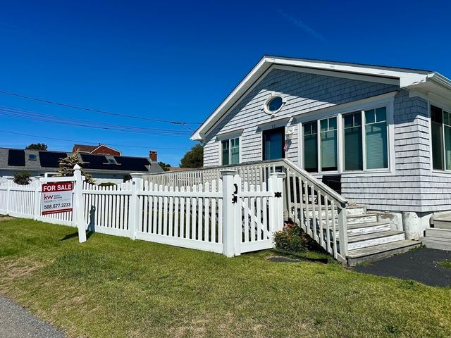 12 Ripley St, Somerset, MA 02725