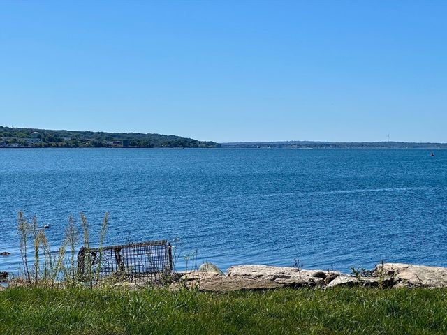 12 Ripley St, Somerset, MA 02725