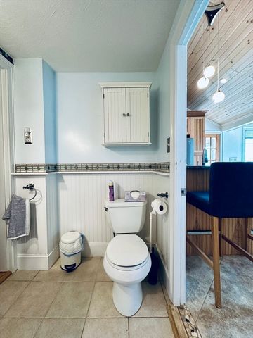 12 Ripley St, Somerset, MA 02725