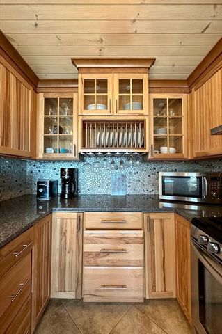 12 Ripley St, Somerset, MA 02725