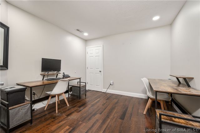 801 E 10th Street, Jeffersonville, IN 47130