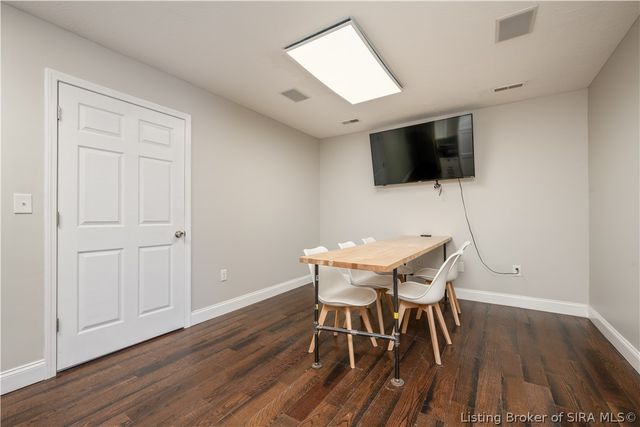 801 E 10th Street, Jeffersonville, IN 47130