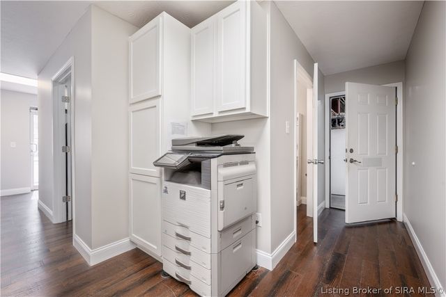 801 E 10th Street, Jeffersonville, IN 47130