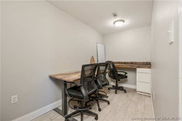 801 E 10th Street, Jeffersonville, IN 47130