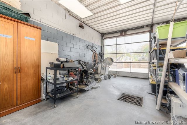801 E 10th Street, Jeffersonville, IN 47130