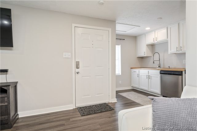801 E 10th Street, Jeffersonville, IN 47130