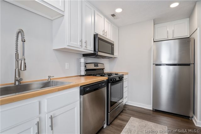 801 E 10th Street, Jeffersonville, IN 47130