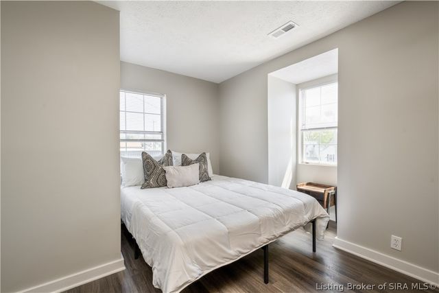 801 E 10th Street, Jeffersonville, IN 47130