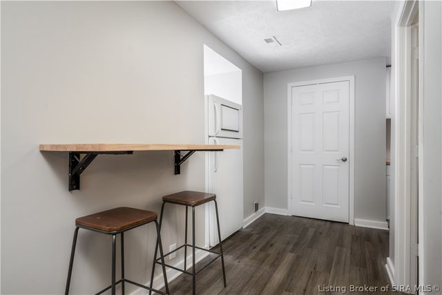 801 E 10th Street, Jeffersonville, IN 47130