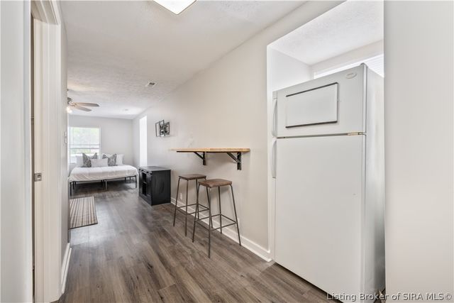 801 E 10th Street, Jeffersonville, IN 47130