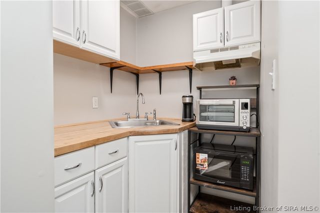 801 E 10th Street, Jeffersonville, IN 47130