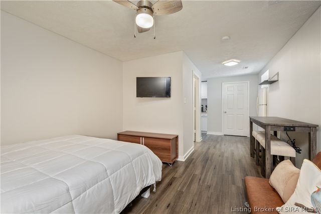 801 E 10th Street, Jeffersonville, IN 47130