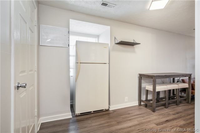 801 E 10th Street, Jeffersonville, IN 47130