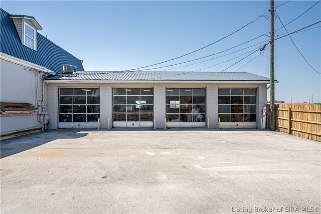 801 E 10th Street, Jeffersonville, IN 47130