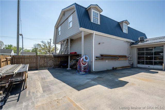 801 E 10th Street, Jeffersonville, IN 47130