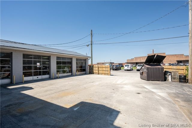 801 E 10th Street, Jeffersonville, IN 47130