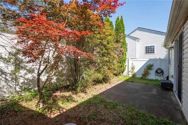 548 W Oaks Drive, Woodstock, GA 30188