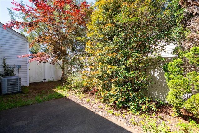 548 W Oaks Drive, Woodstock, GA 30188