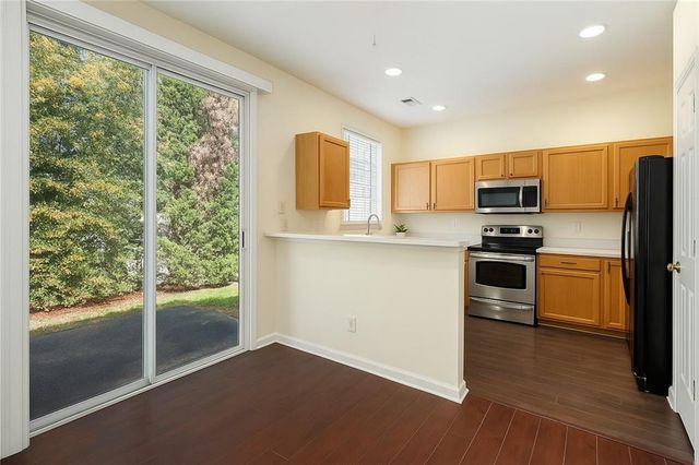 548 W Oaks Drive, Woodstock, GA 30188
