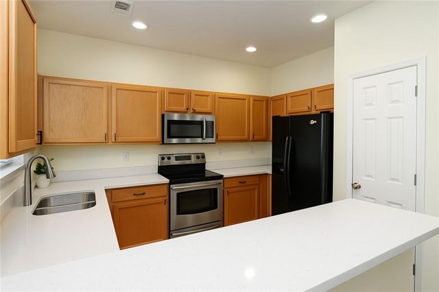 548 W Oaks Drive, Woodstock, GA 30188