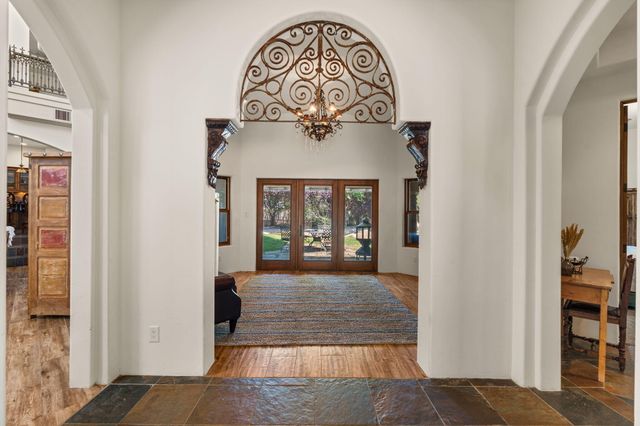 746 Chamisal Road NW, Los Ranchos, NM 87107