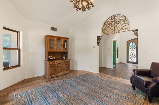 746 Chamisal Road NW, Los Ranchos, NM 87107