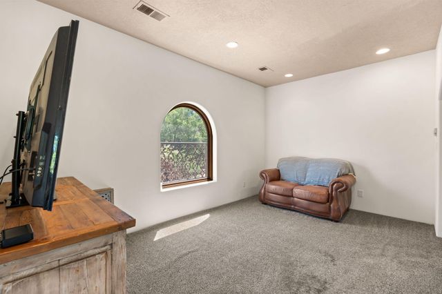 746 Chamisal Road NW, Los Ranchos, NM 87107