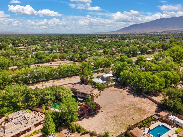 746 Chamisal Road NW, Los Ranchos, NM 87107