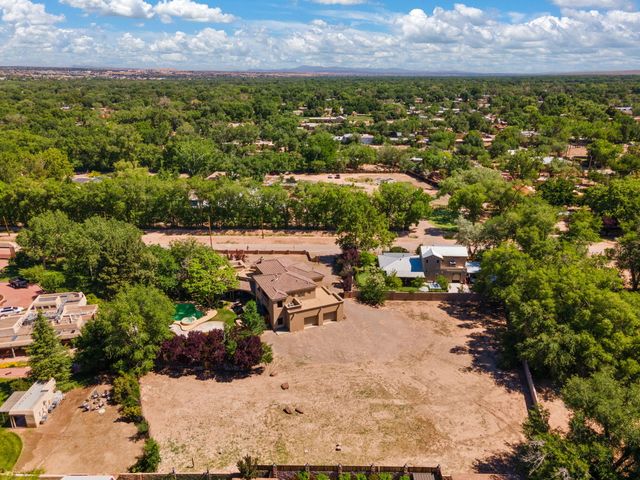 746 Chamisal Road NW, Los Ranchos, NM 87107