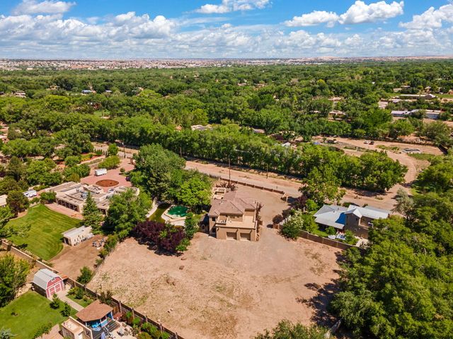 746 Chamisal Road NW, Los Ranchos, NM 87107