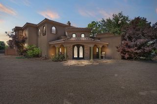 746 Chamisal Road NW, Los Ranchos, NM 87107