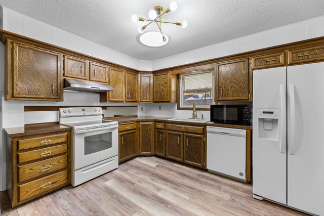 7801 E Pagent Ln, Wichita, KS 67206