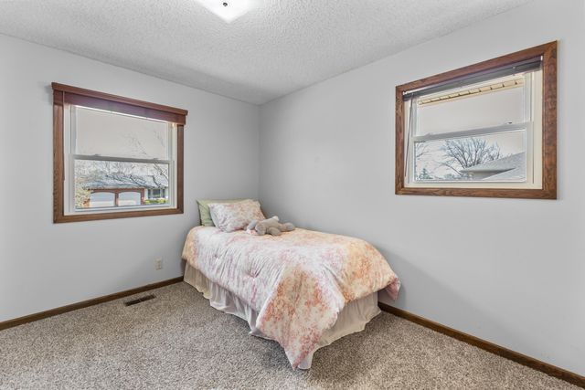 7801 E Pagent Ln, Wichita, KS 67206