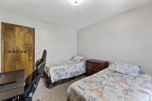 7801 E Pagent Ln, Wichita, KS 67206