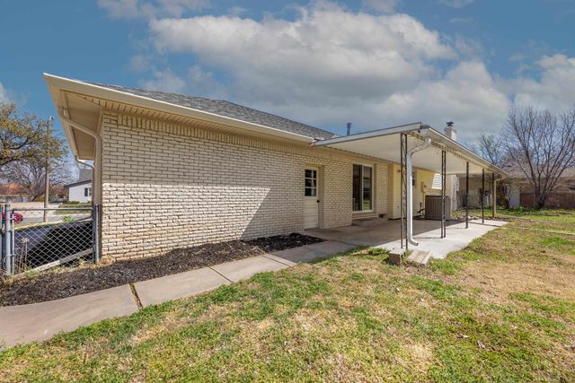 7801 E Pagent Ln, Wichita, KS 67206