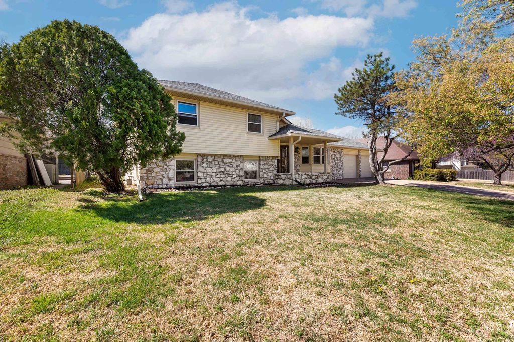 7801 E Pagent Ln, Wichita, KS 67206