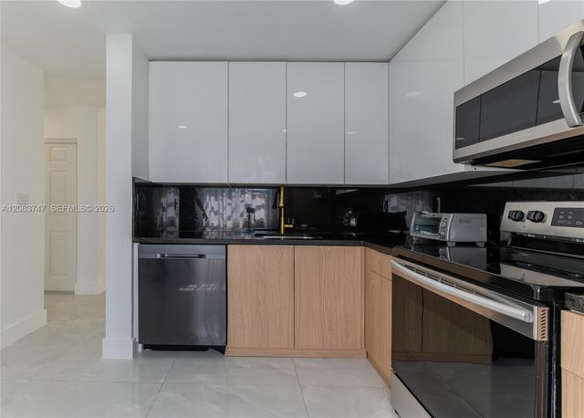 3571 Magellan Circle 343-4, Aventura, FL 33180