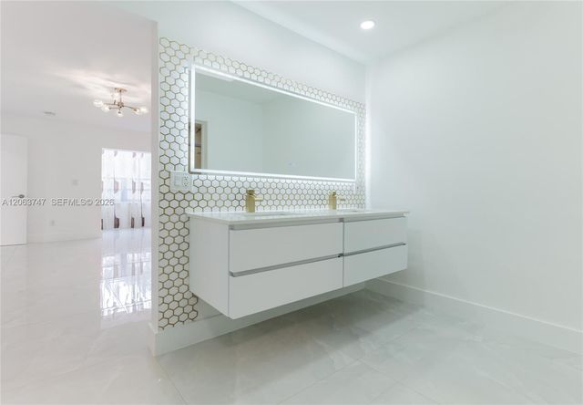 3571 Magellan Circle 343-4, Aventura, FL 33180