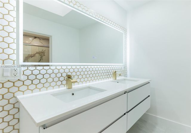 3571 Magellan Circle 343-4, Aventura, FL 33180