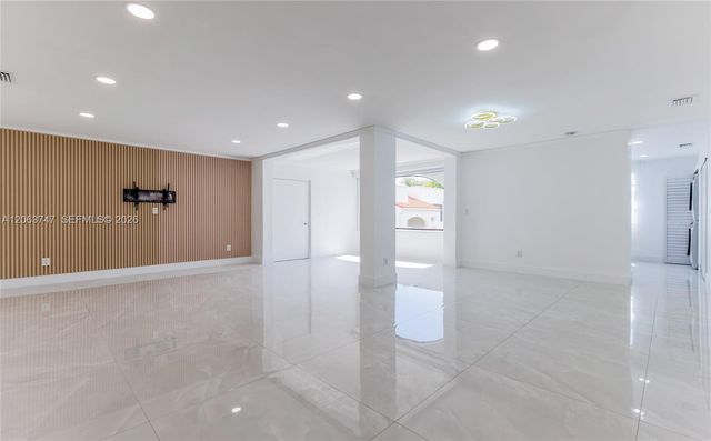 3571 Magellan Circle 343-4, Aventura, FL 33180