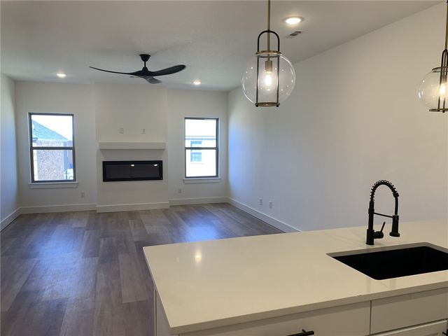 2616 SW Livingston Square, Bentonville, AR 72713