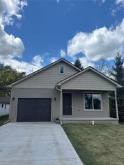 30294 Adams Drive, Gibraltar, MI 48173