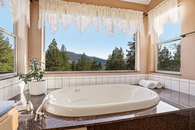 23422 E Broken Lance Ln, Liberty Lake, WA 99019