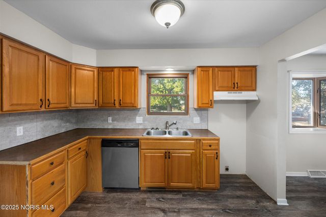 1946 Terri Rue, Northwood, OH 43619