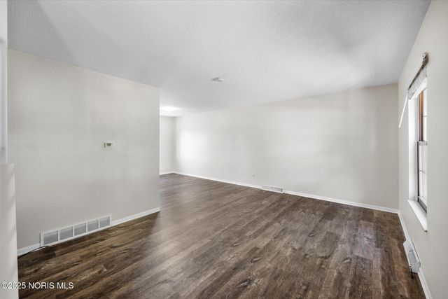 1946 Terri Rue, Northwood, OH 43619