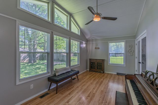2725 E Lombard Street, Springfield, MO 65802