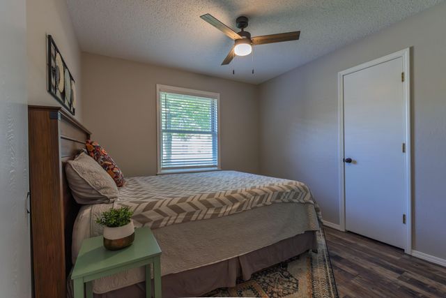 2725 E Lombard Street, Springfield, MO 65802