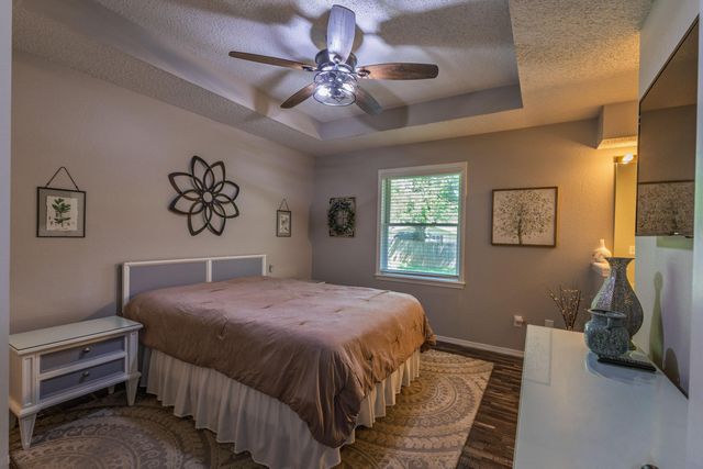 2725 E Lombard Street, Springfield, MO 65802