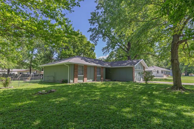 2725 E Lombard Street, Springfield, MO 65802