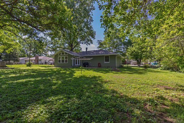 2725 E Lombard Street, Springfield, MO 65802
